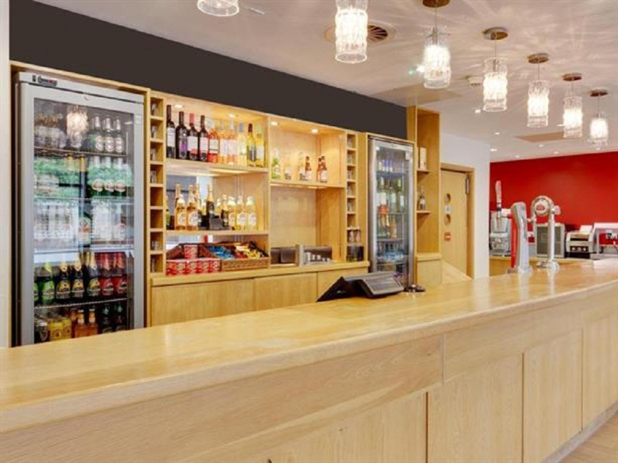 Travelodge Swansea Central Eksteriør billede